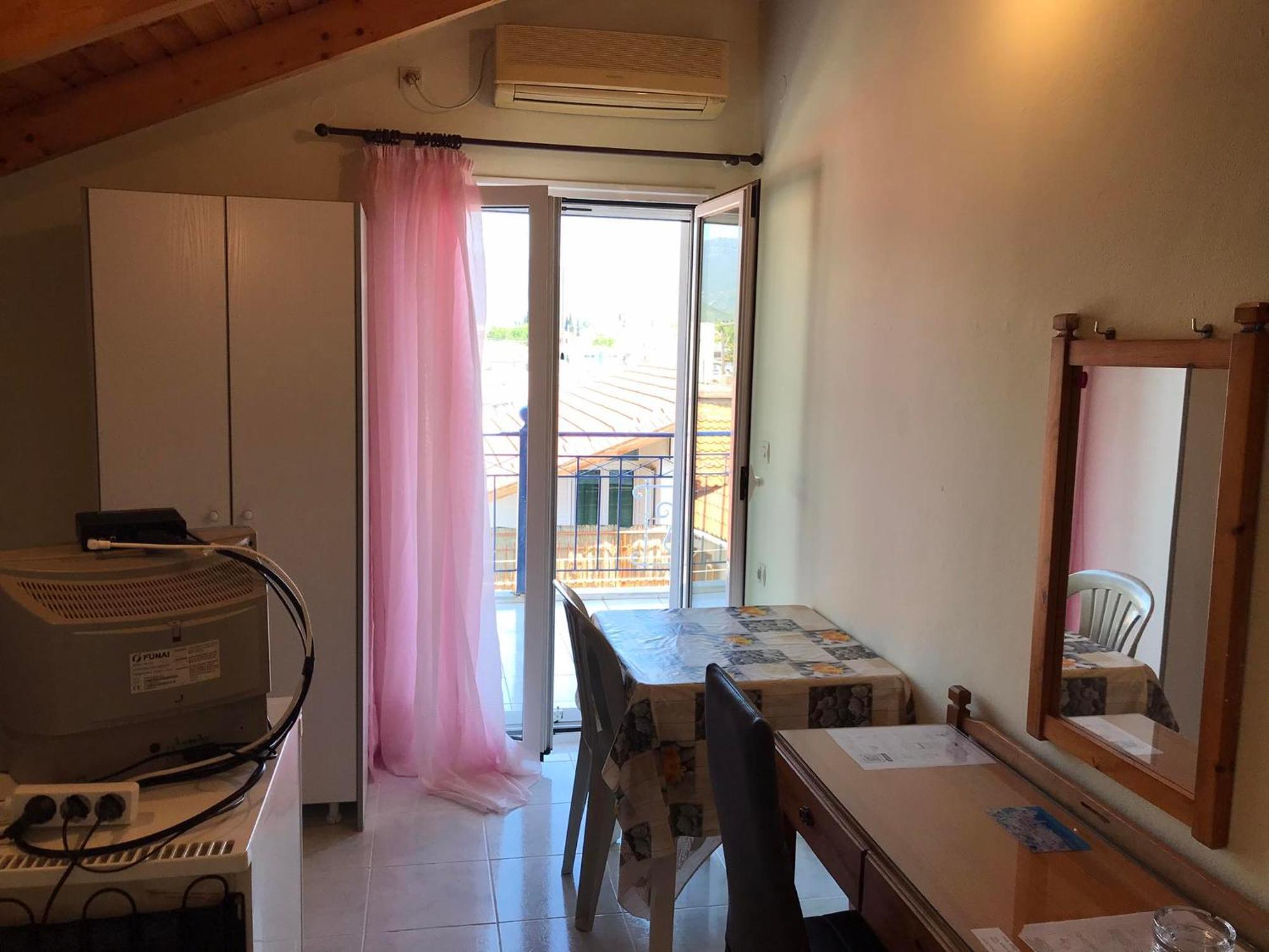 Ion Apartments Messolonghi Single Bed Room Mountain View Loft Mesolóngion Esterno foto